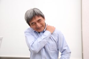 首肩こり：男性：写真画像