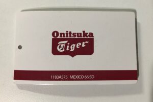 オニツカタイガーのスニーカーに付属のタグの写真画像：